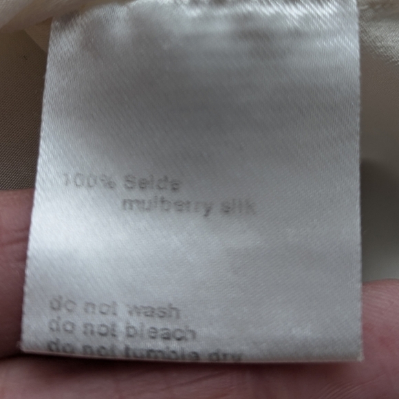 Akris Punto 100% Mulberry Silk Blouse Top Ivory Cream Tie Neck Size Medium - Picture 10 of 11